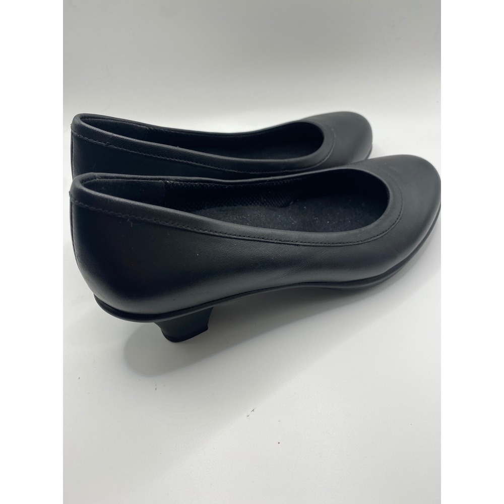 Crocs Womens Black Leather Slip On Work Flats Shoes Size 5.5 - Picture 2 of 6